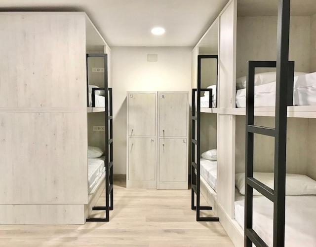 Quartier Leon Hostel Jabalquinto Zewnętrze zdjęcie