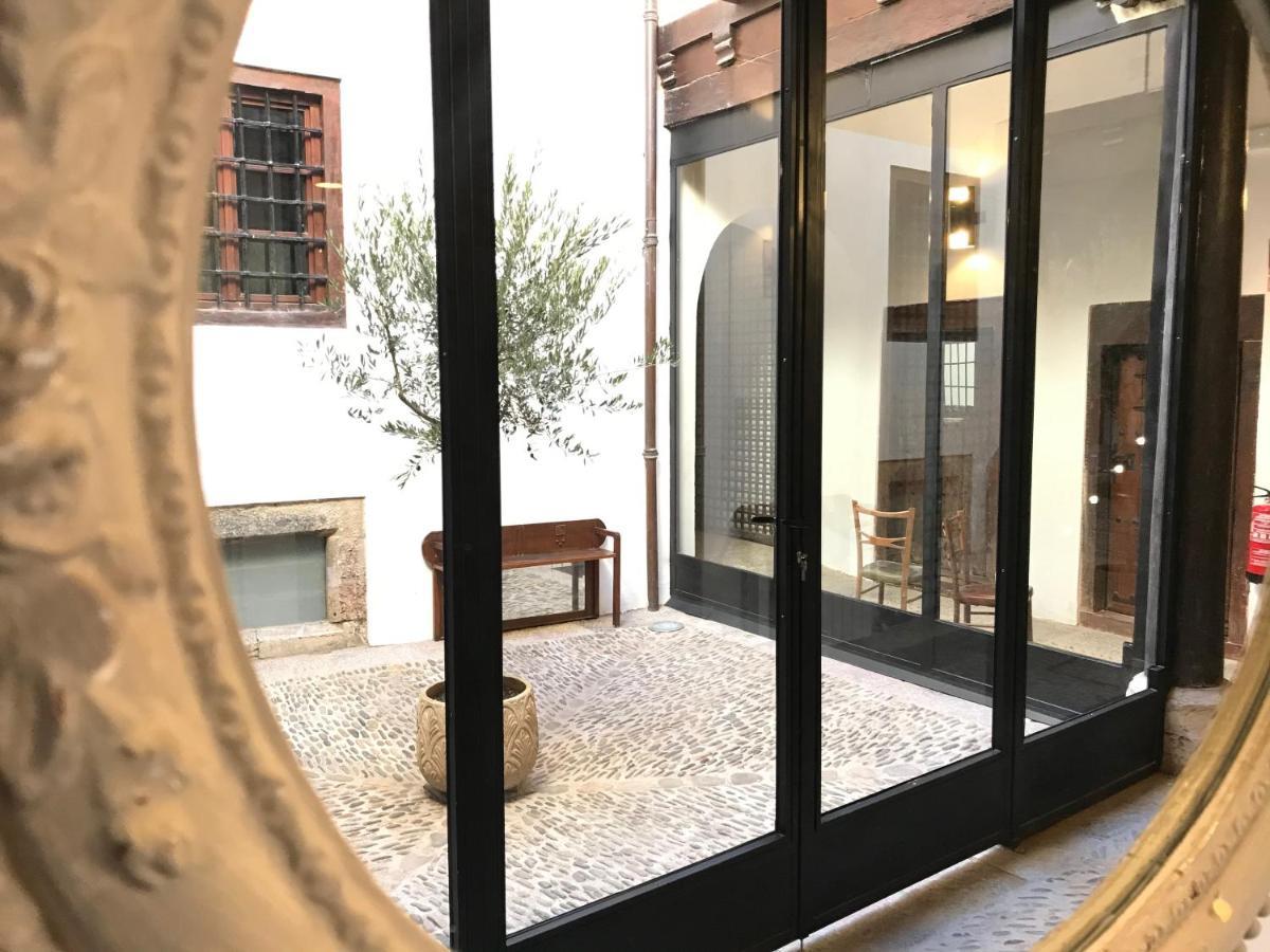 Quartier Leon Hostel Jabalquinto Zewnętrze zdjęcie