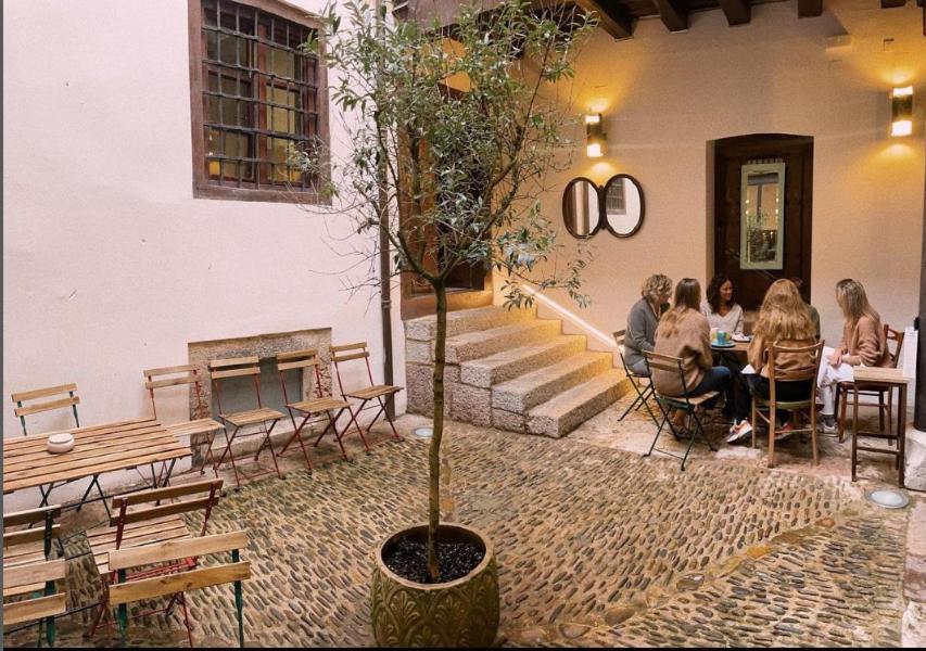 Quartier Leon Hostel Jabalquinto Zewnętrze zdjęcie