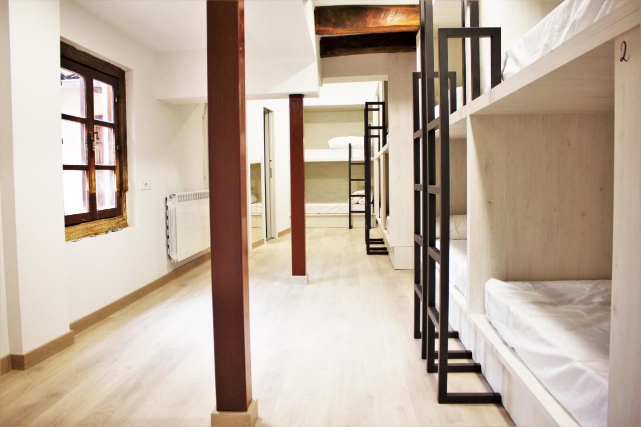 Quartier Leon Hostel Jabalquinto Zewnętrze zdjęcie